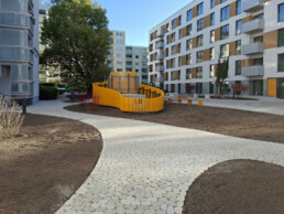 Kameruner Straße wohnhof berlin wedding st raum a landschaftsarchitekten blumers architekten baustelle organische formsprache pflanzinseln